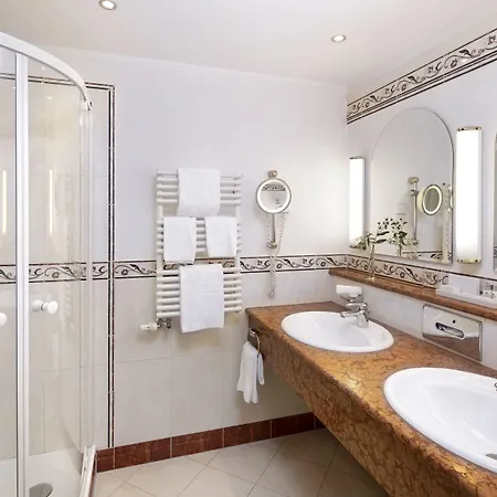 Отель Wellness & Genuss - Engel Obertal 5*
